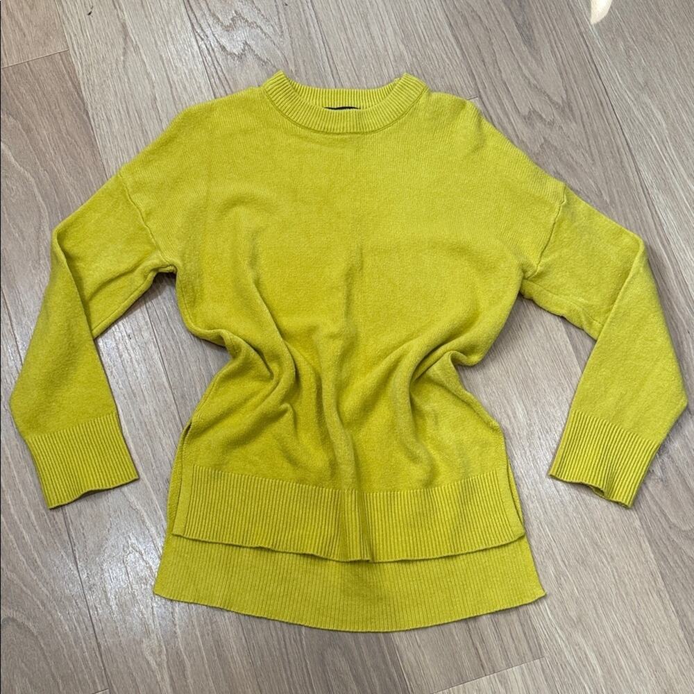 T Tahari Women's Yellow Crew Neck Sweater Size Medium